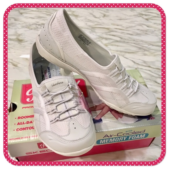 Skechers Shoes - 💝 SKECHERS 💝 New white athletic shoes size 8.5